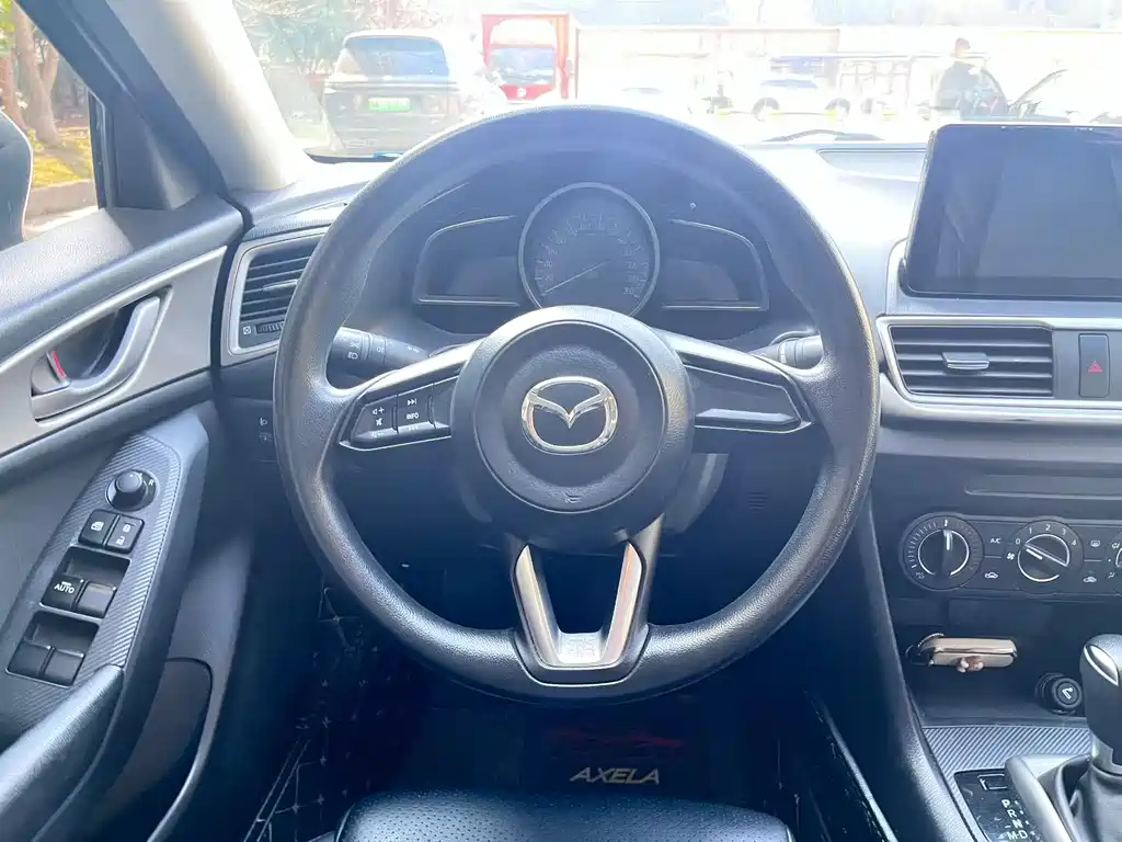 Mazda 3 Axela 2019 — фото 9