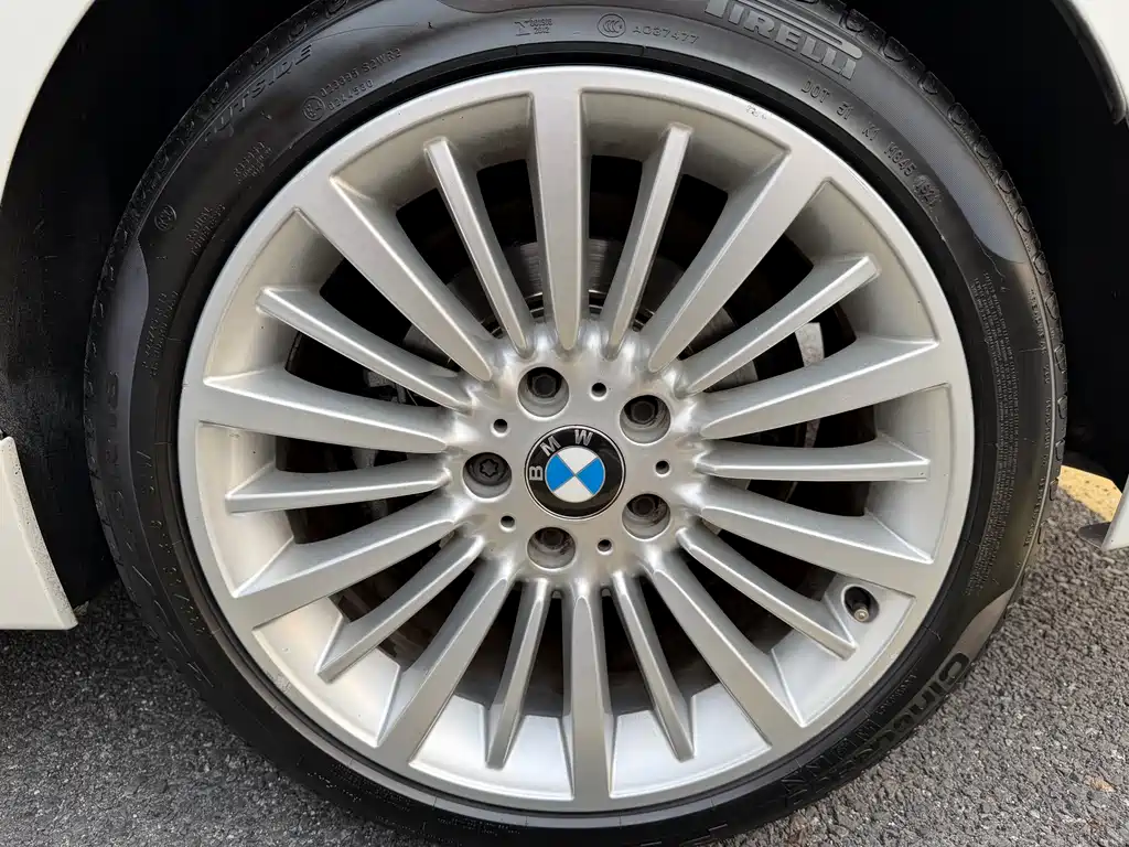 BMW 3 Series 2018 — фото 17