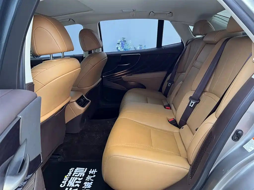 Lexus LS 2020 — фото 16
