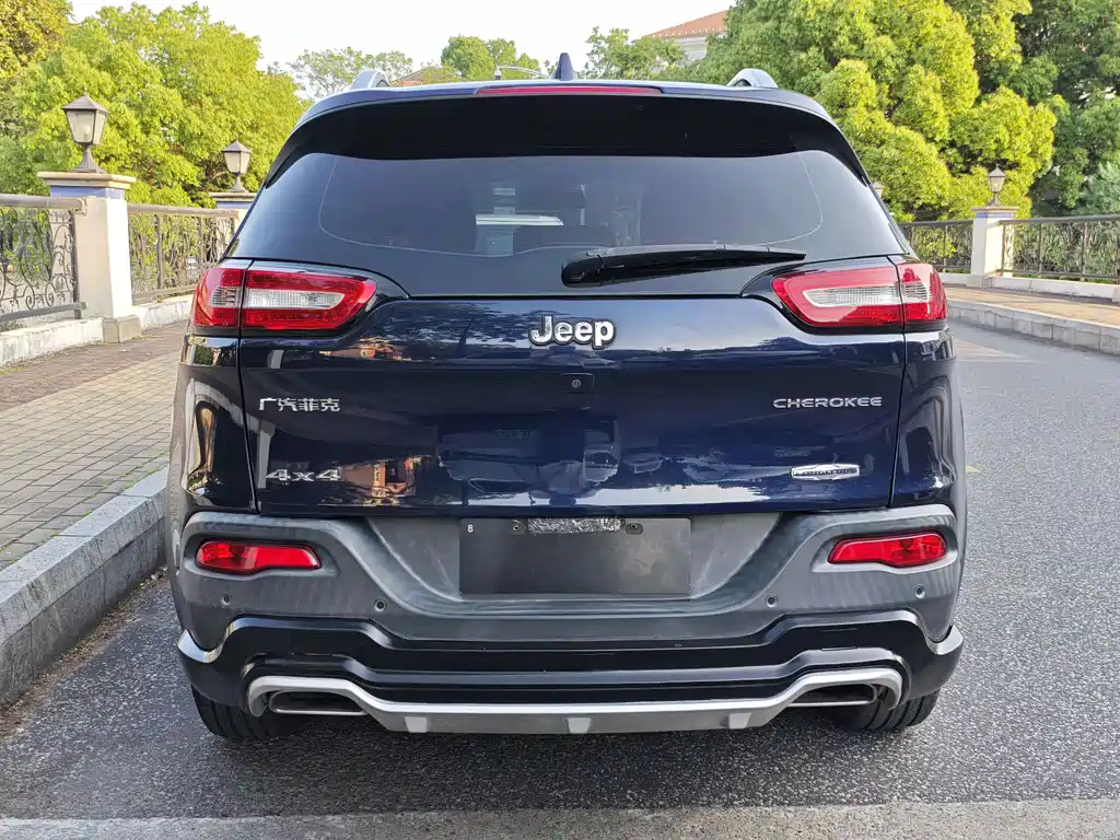 Jeep Cherokee 2016 — фото 6