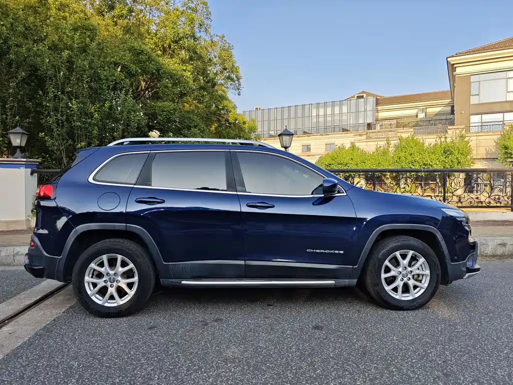Jeep Cherokee 2016 — фото 4