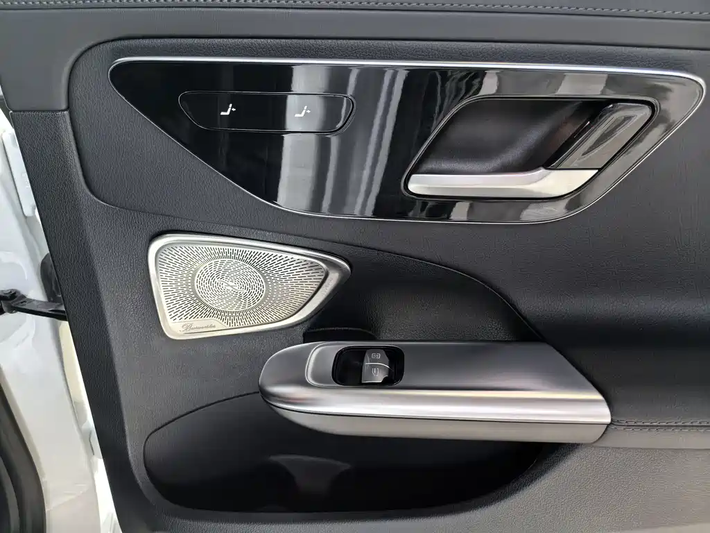 Mercedes-Benz C-Class 2024 — фото 20