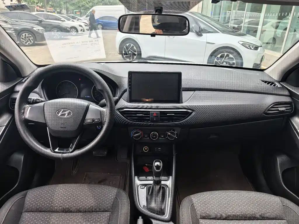 Hyundai Elantra 2019 — фото 10