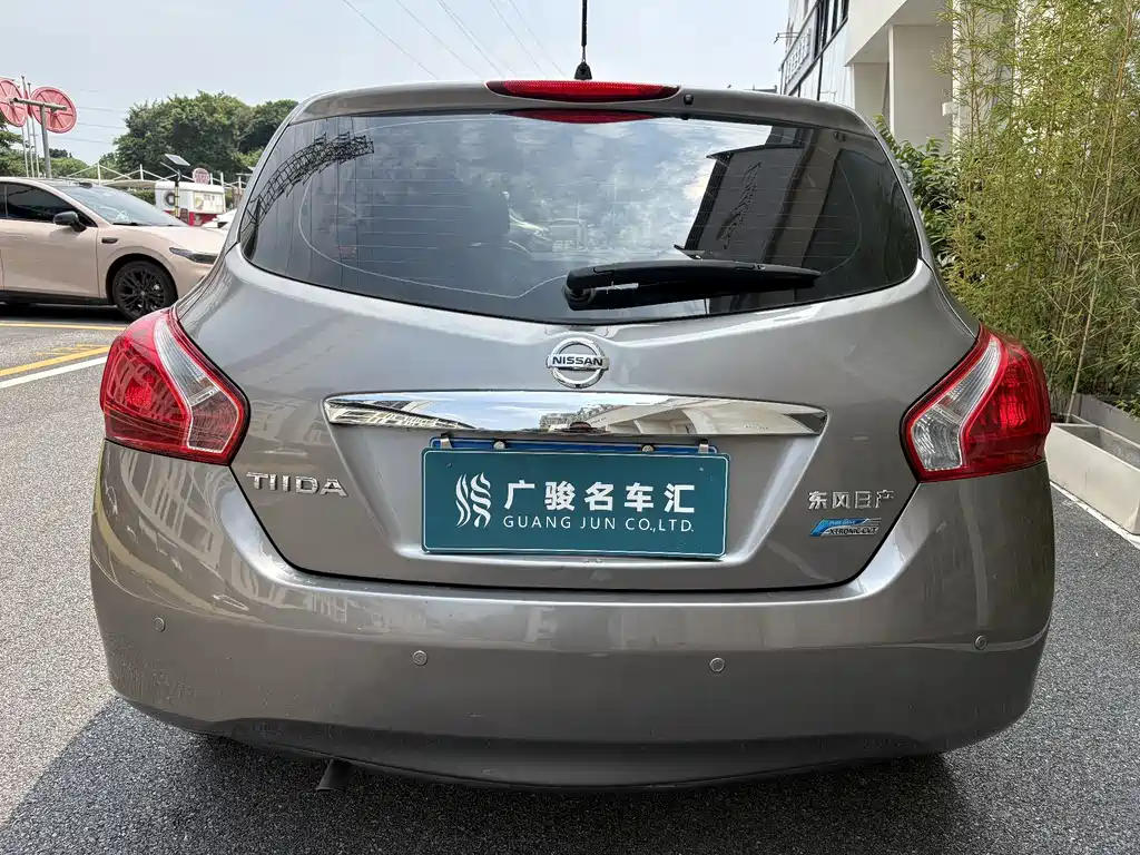 Nissan Tiida 2015 — фото 4