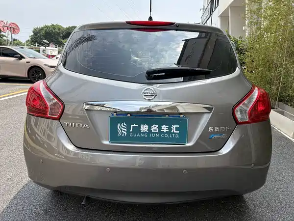 Nissan Tiida 2015