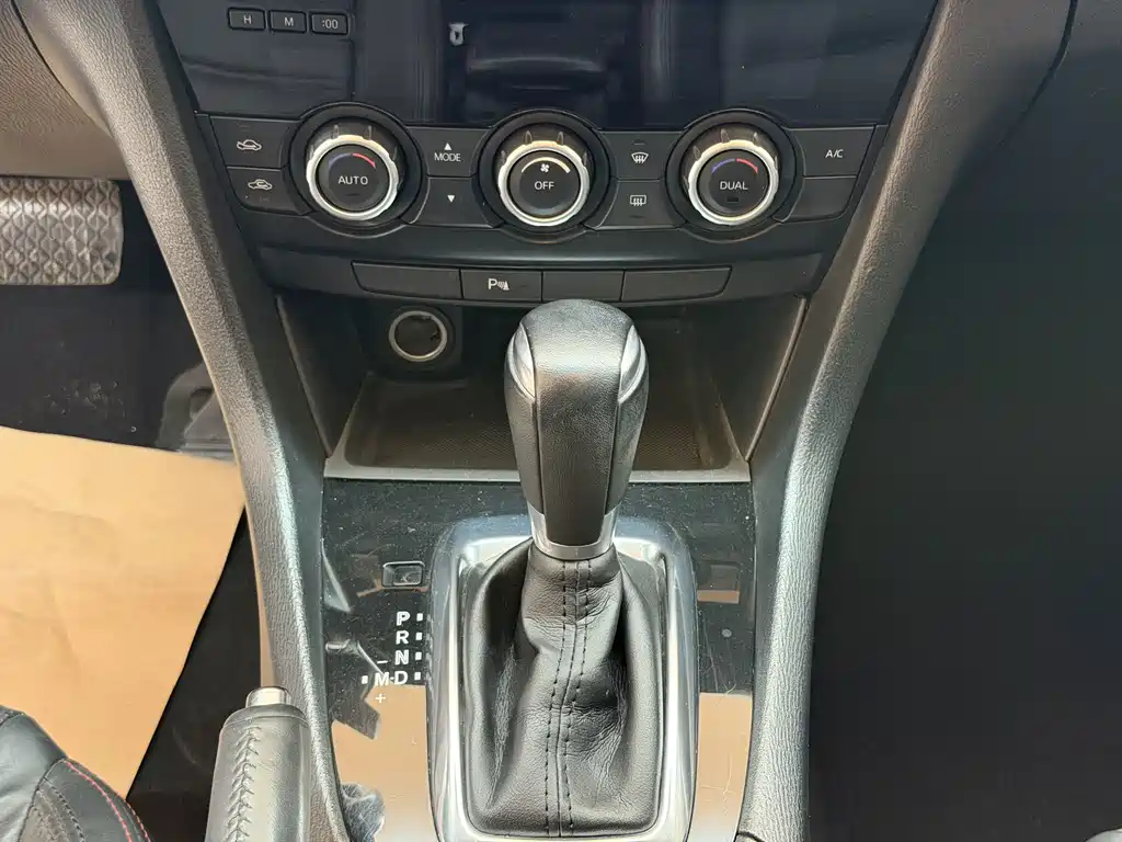 Mazda Atenza 2015 — фото 10