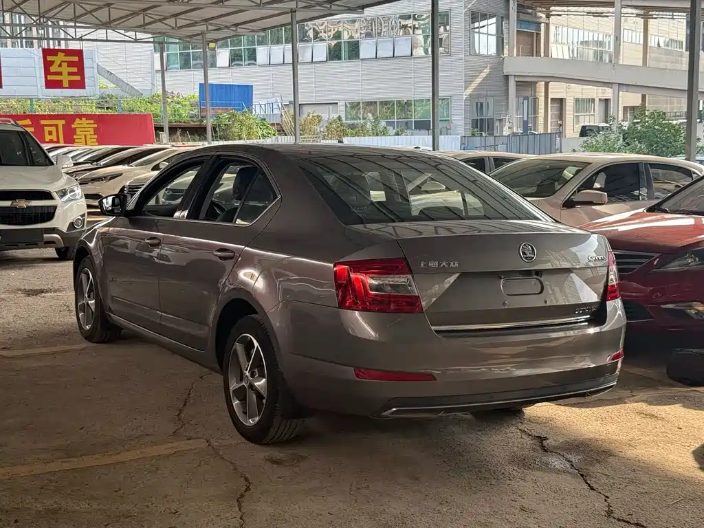 Skoda Octavia 2016 — фото 10