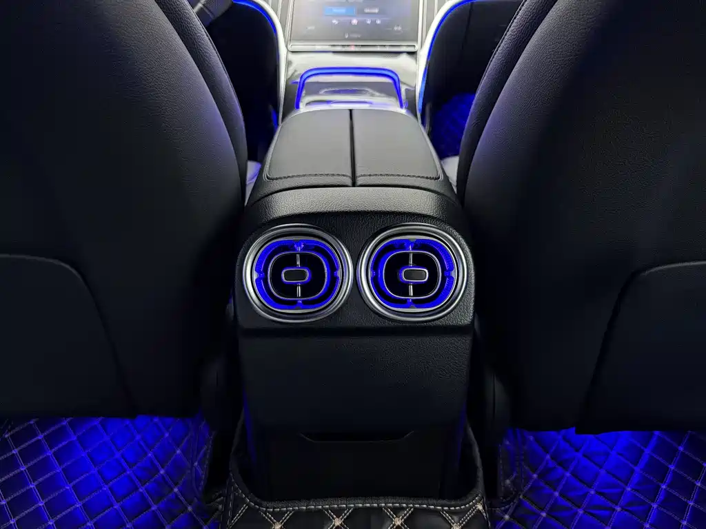 Mercedes-Benz C-Class 2023 — фото 10