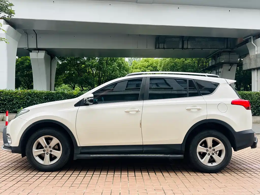 Toyota RAV4 2014 — фото 19