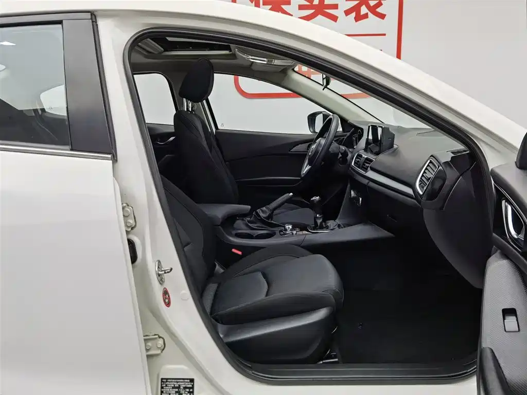 Mazda 3 Axela 2017 — фото 23