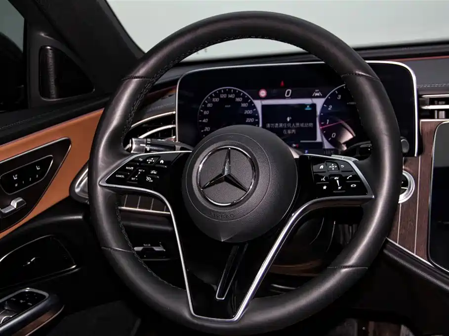 Mercedes-Benz E-Class 2024 — фото 14