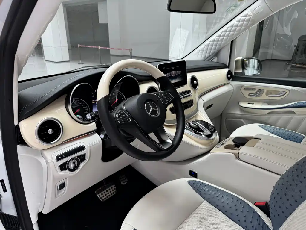 Mercedes-Benz V-Class 2021 — фото 14