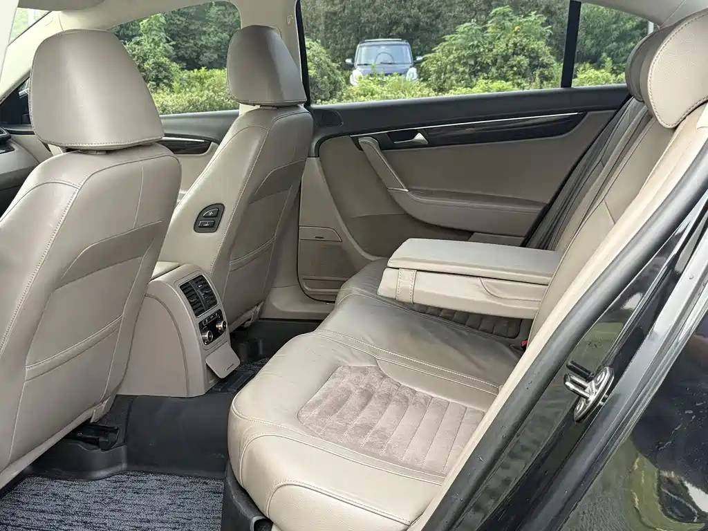 Volkswagen Magotan 2013