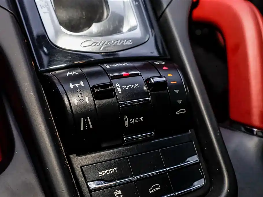 Porsche Cayenne 2012 — фото 12
