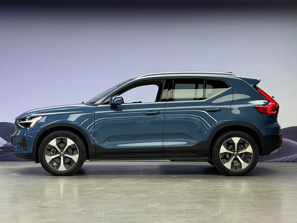 Volvo XC40 2023 — фото 7