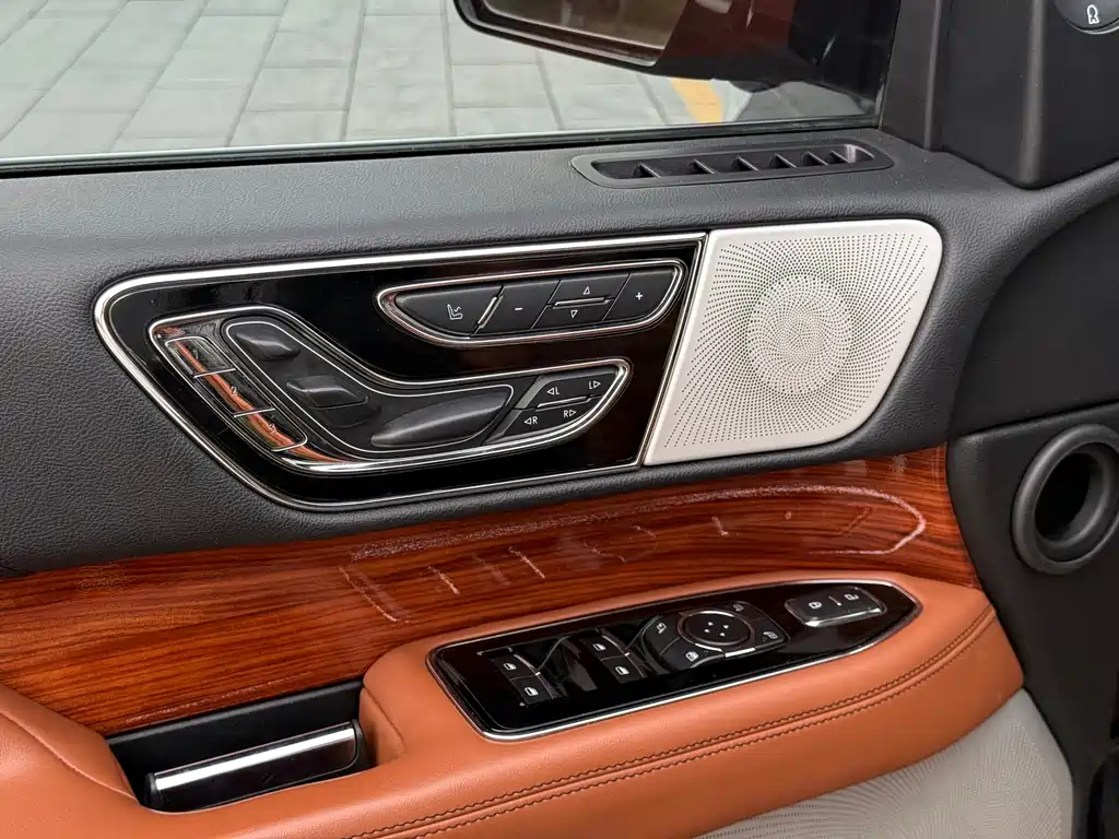 Lincoln Navigator 2019 — фото 8