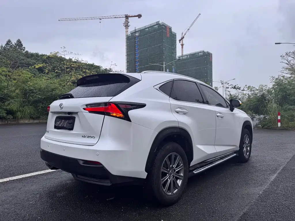 Lexus NX 2016 — фото 14