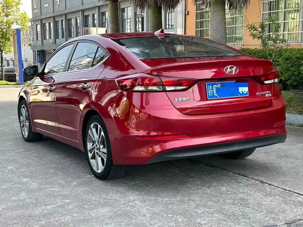 Hyundai Elantra 2018 — фото 6
