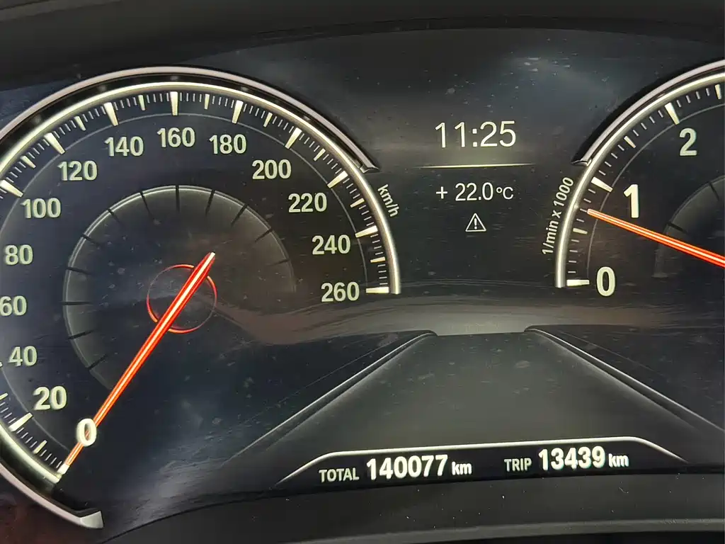 BMW 5 Series 2018 — фото 14