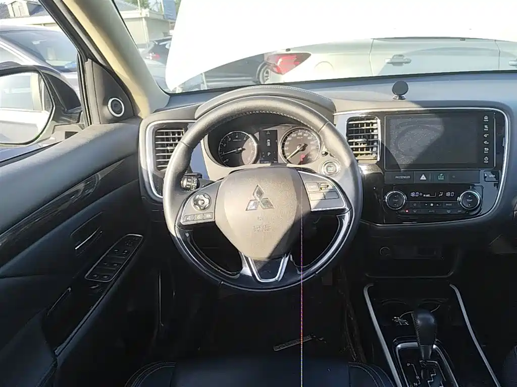 Mitsubishi Outlander 2020 — фото 9