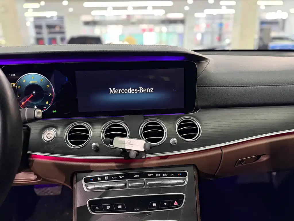 Mercedes-Benz E-Class 2021 — фото 9