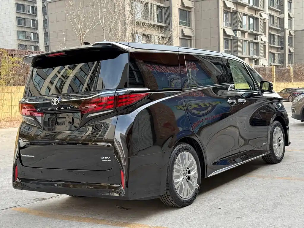 Toyota Alphard — фото 5