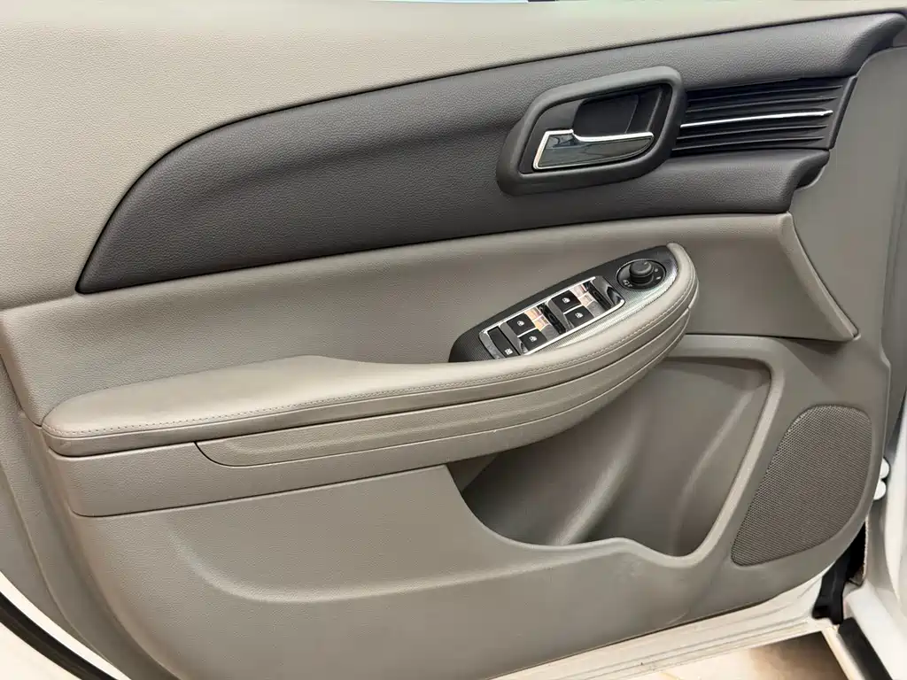 Chevrolet Malibu 2015 — фото 10