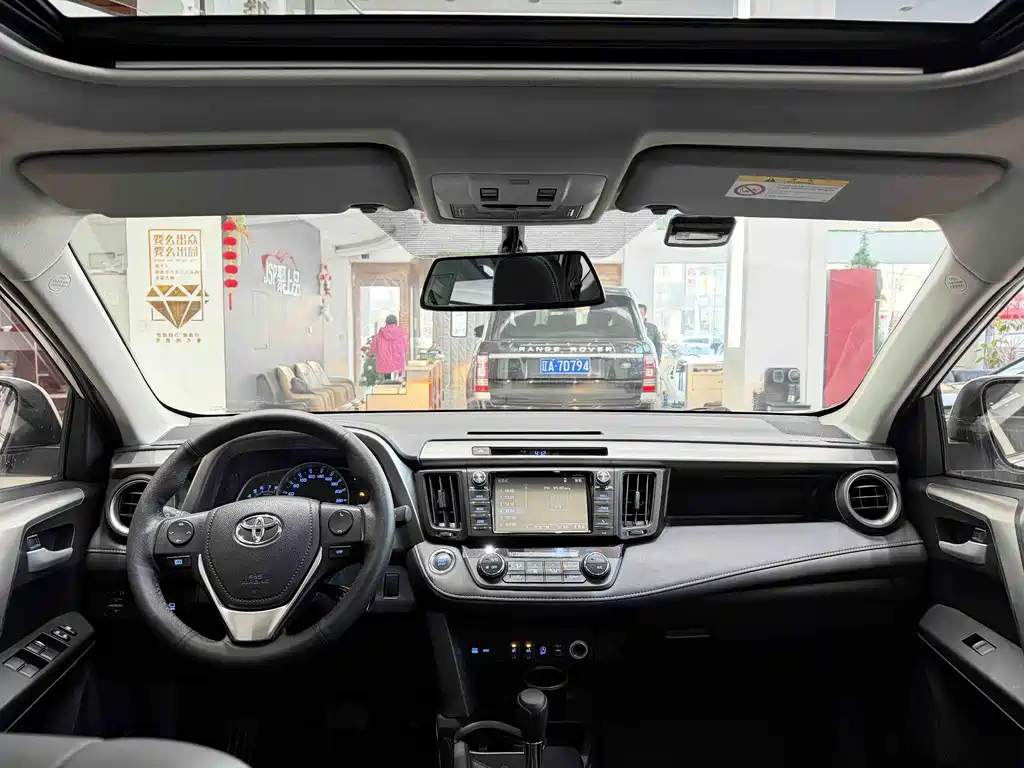 Toyota RAV4 2018 — фото 6
