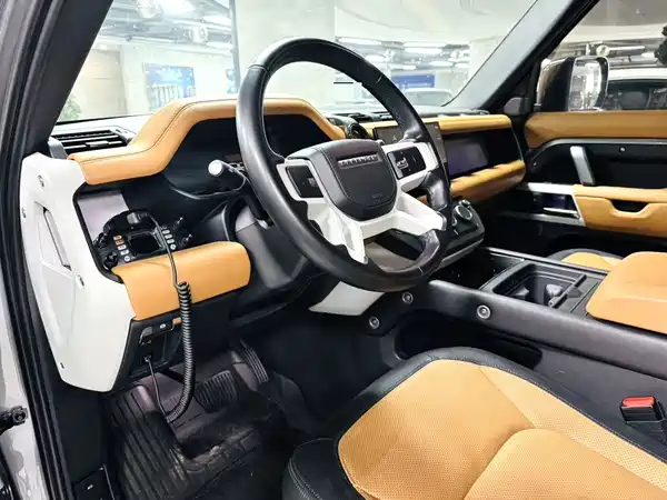 Land Rover Defender 2023