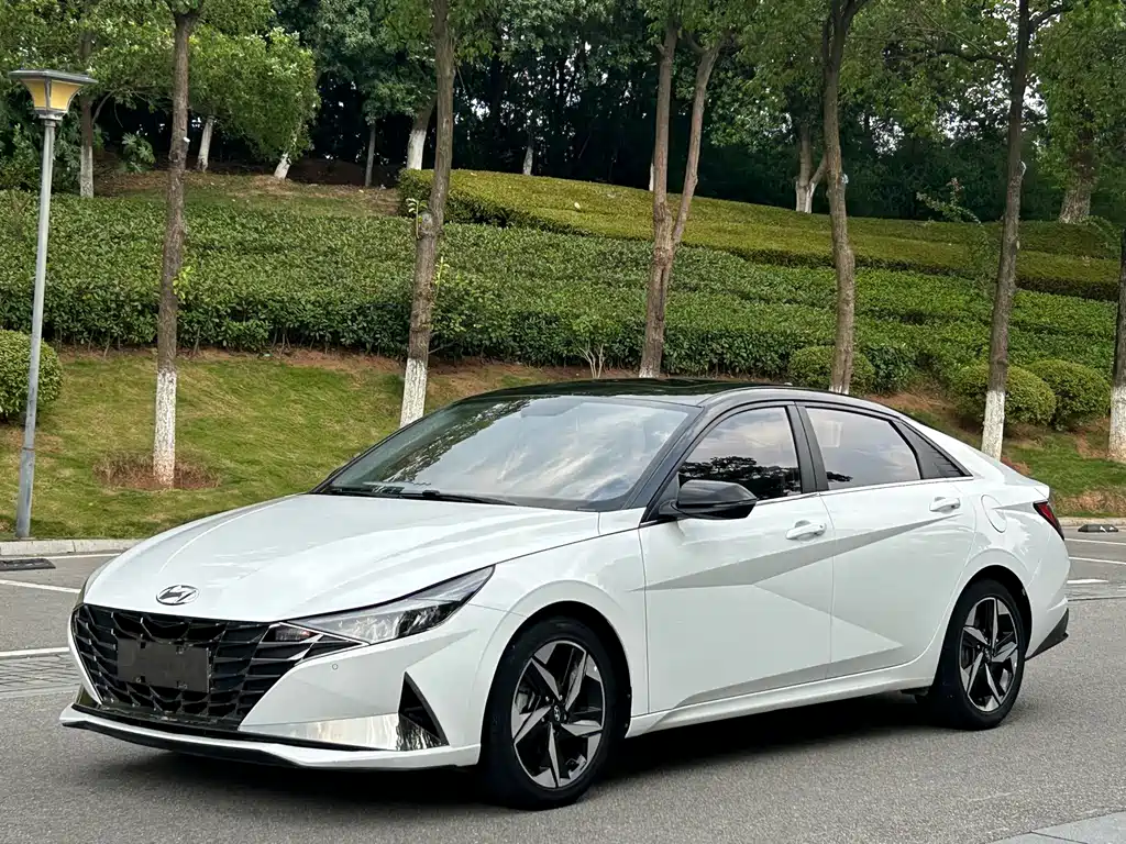 Hyundai Elantra 2022
