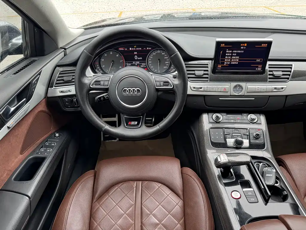 Audi S8 2014 — фото 14