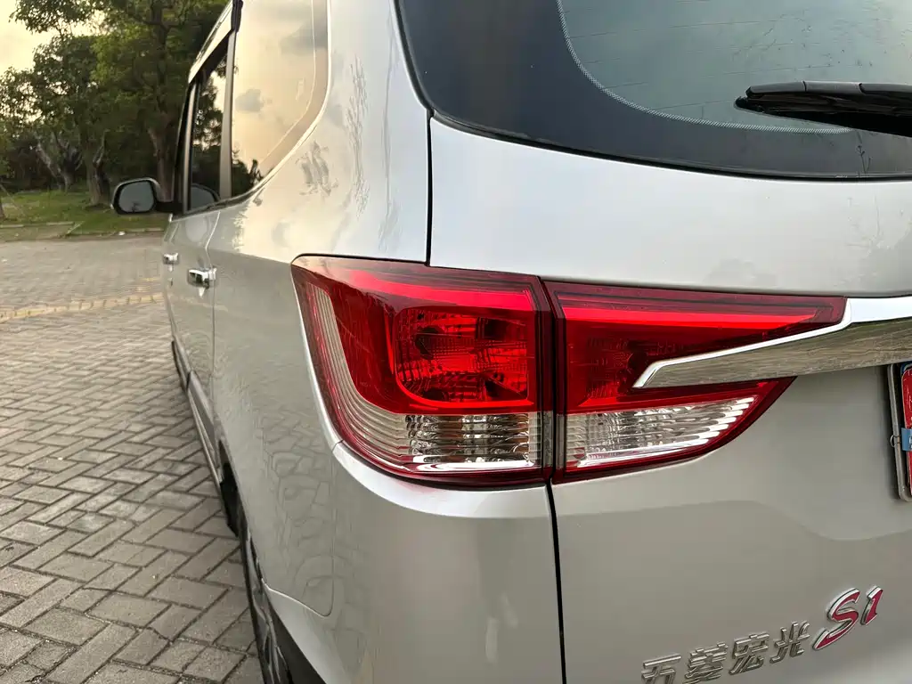 Wuling Hongguang 2016 — фото 10