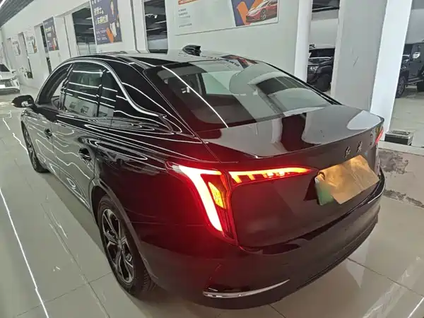 Hongqi E-QM5 2024