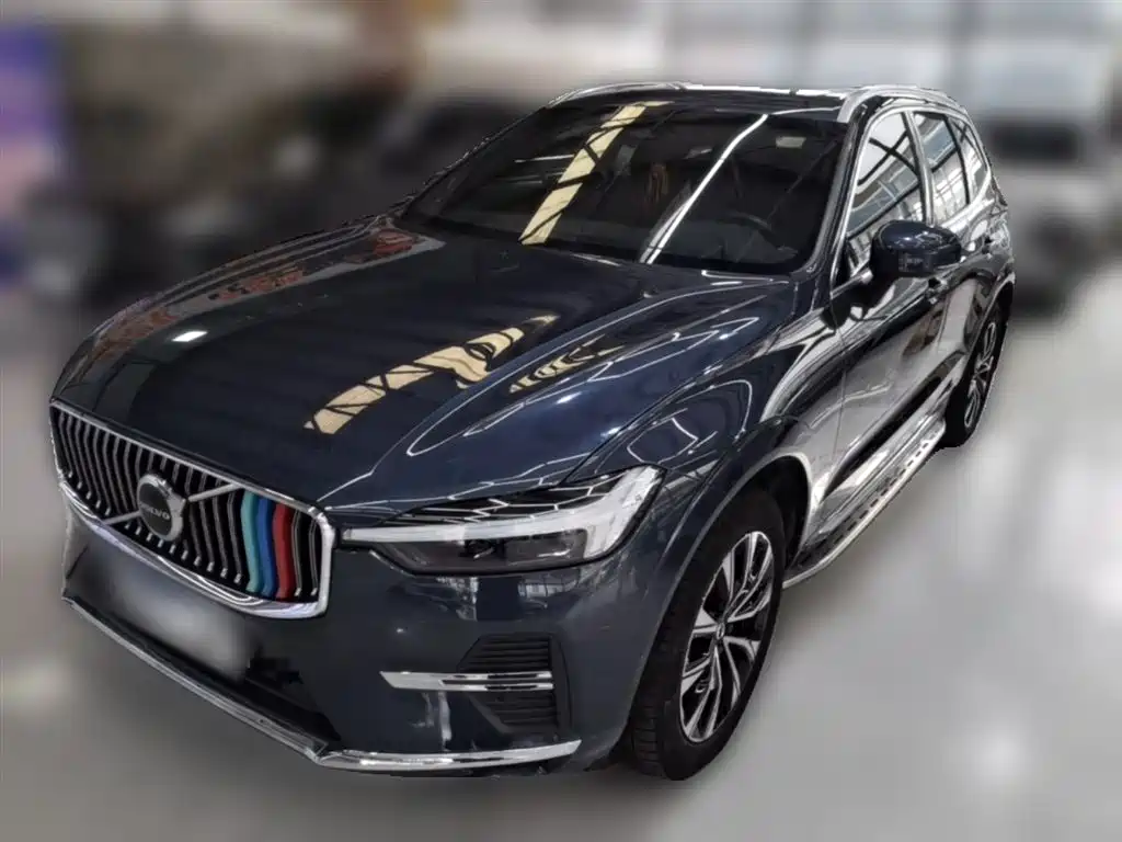 Volvo XC60 2022 — фото 1