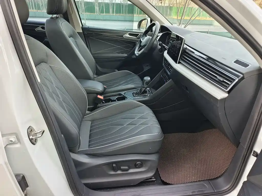 Volkswagen Tiguan L 2023 — фото 11