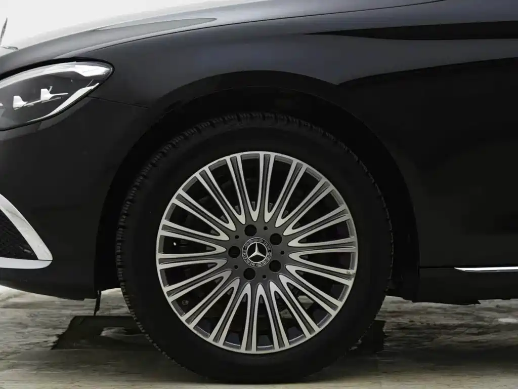 Mercedes-Benz E-Class 2023 — фото 5