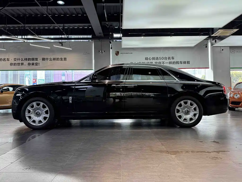 Rolls-Royce Ghost 2013 — фото 19