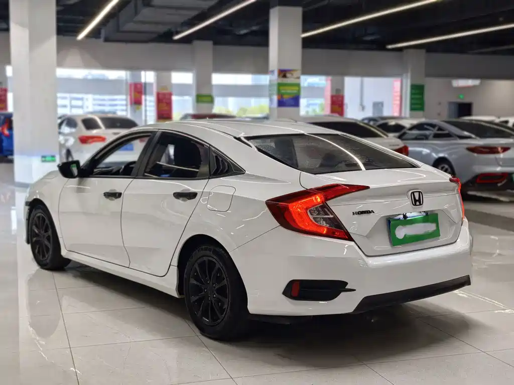 Honda Civic 2018 — фото 4