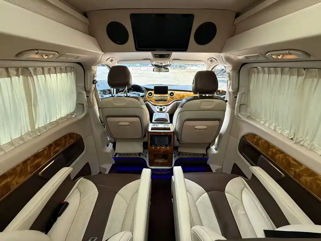 Mercedes-Benz V-Class 2017 — фото 10