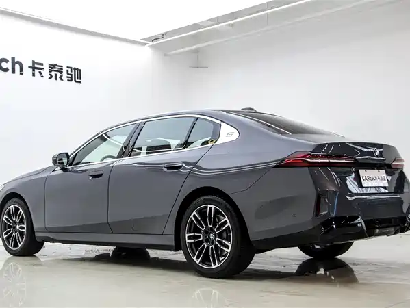 BMW 5 Series 2025