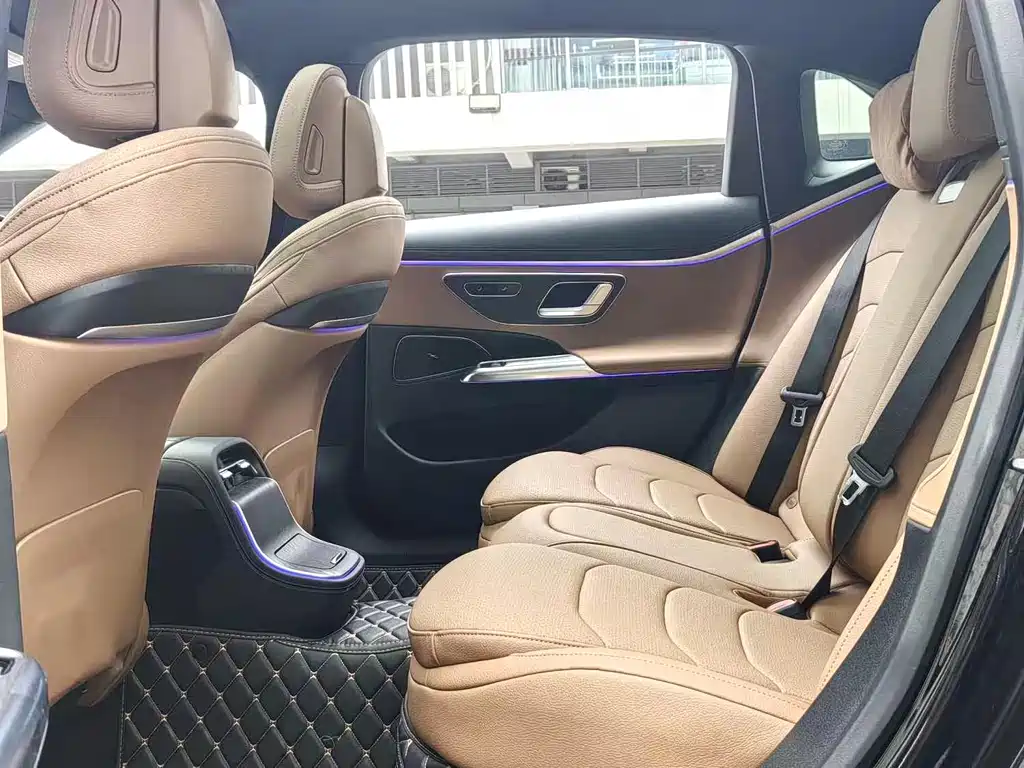 Mercedes-Benz E-Class 2023 — фото 6