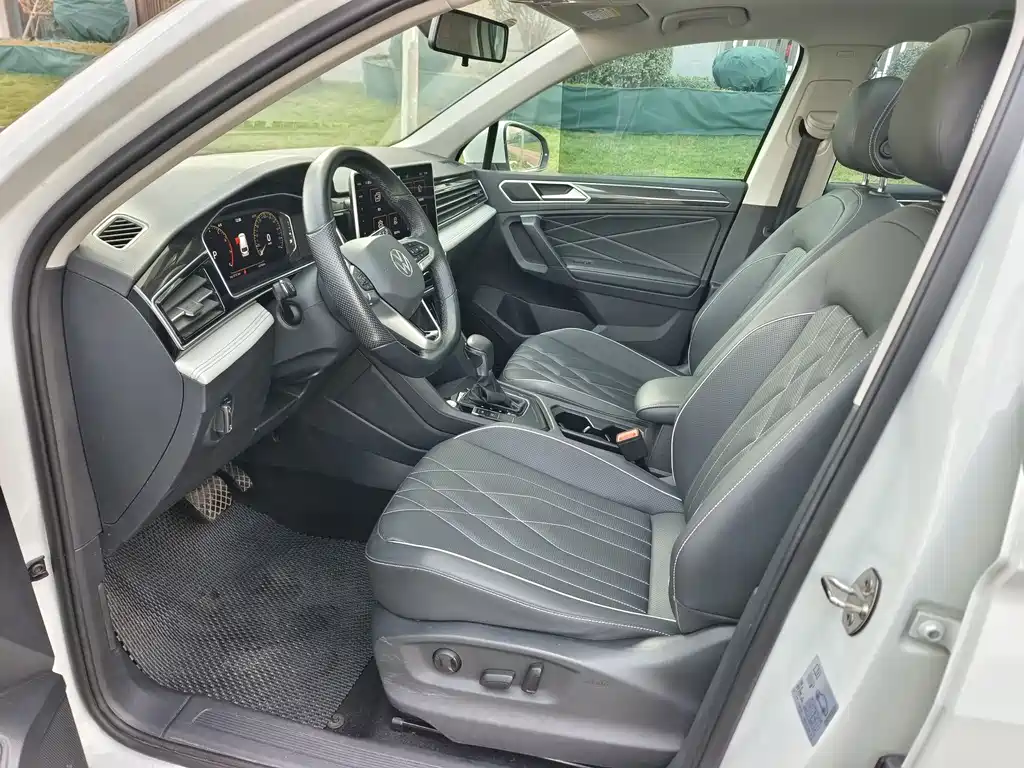 Volkswagen Tiguan L 2023 — фото 4