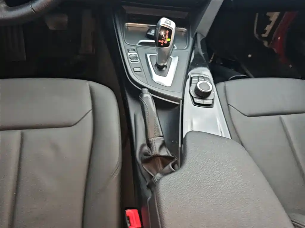 BMW 3 Series 2017 — фото 14