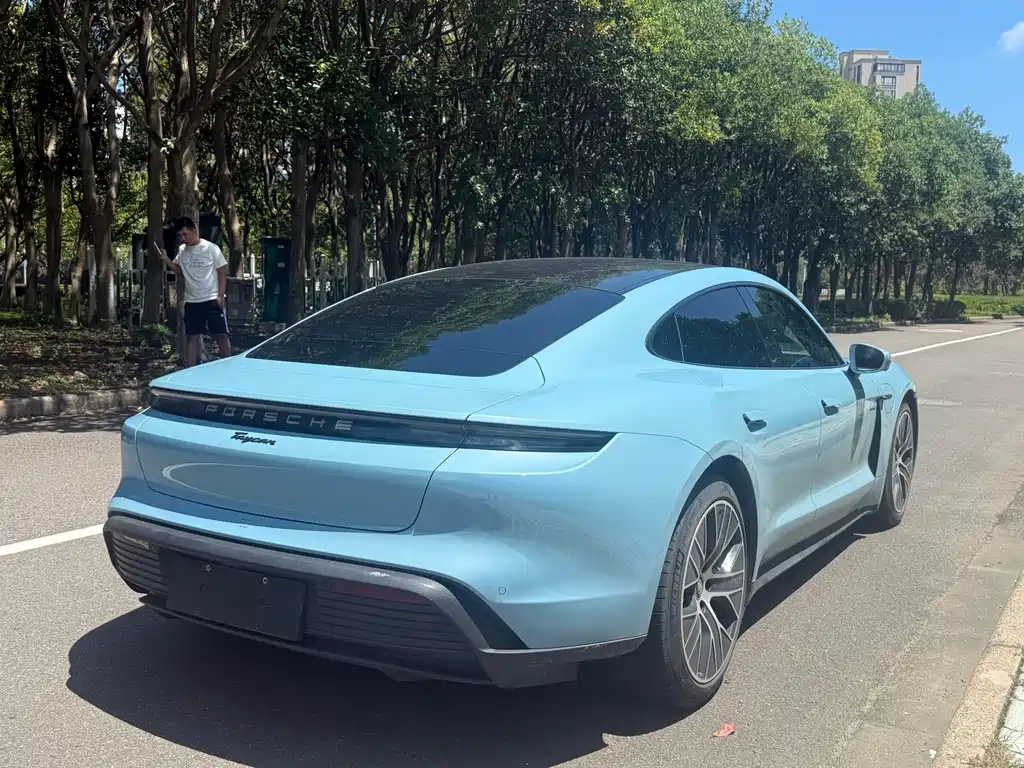 Porsche Taycan 2020 — фото 15