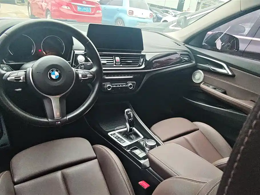 BMW 1 Series 2023 — фото 12