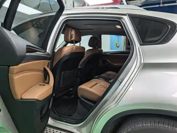 BMW X6 2011