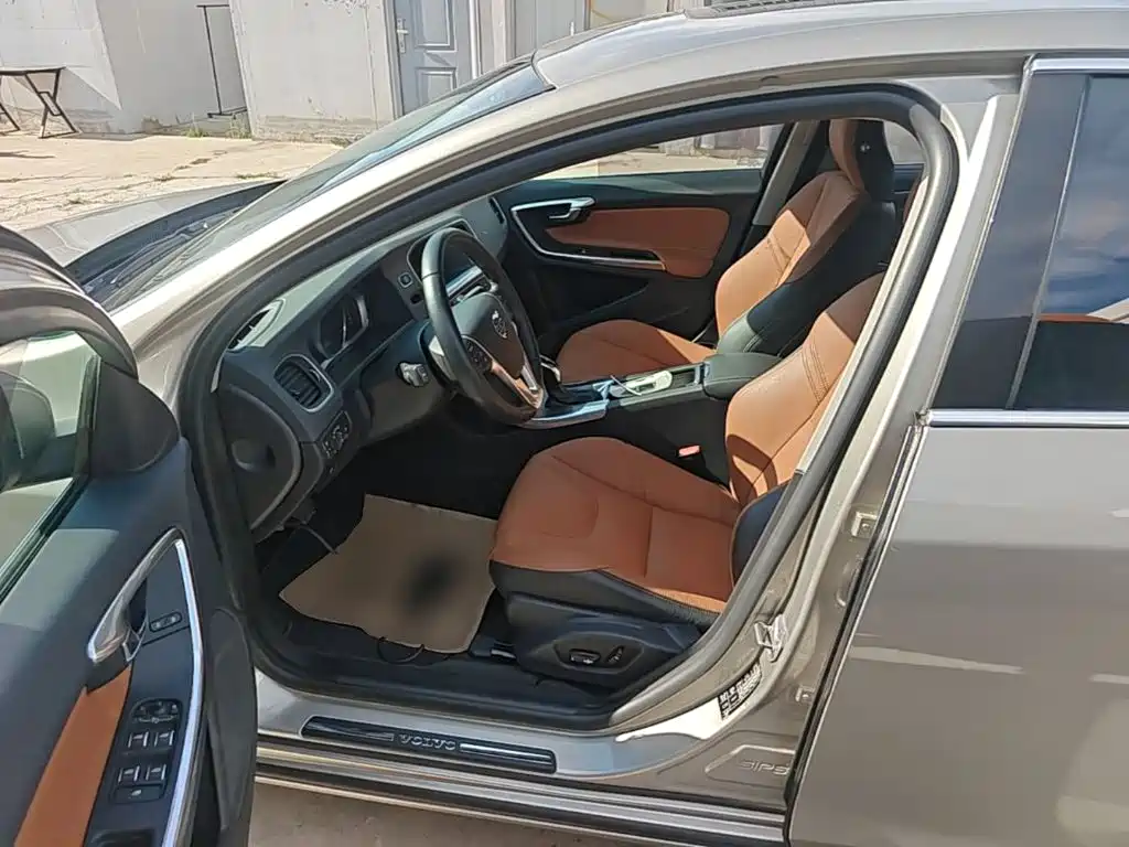 Volvo S60 2016 — фото 15