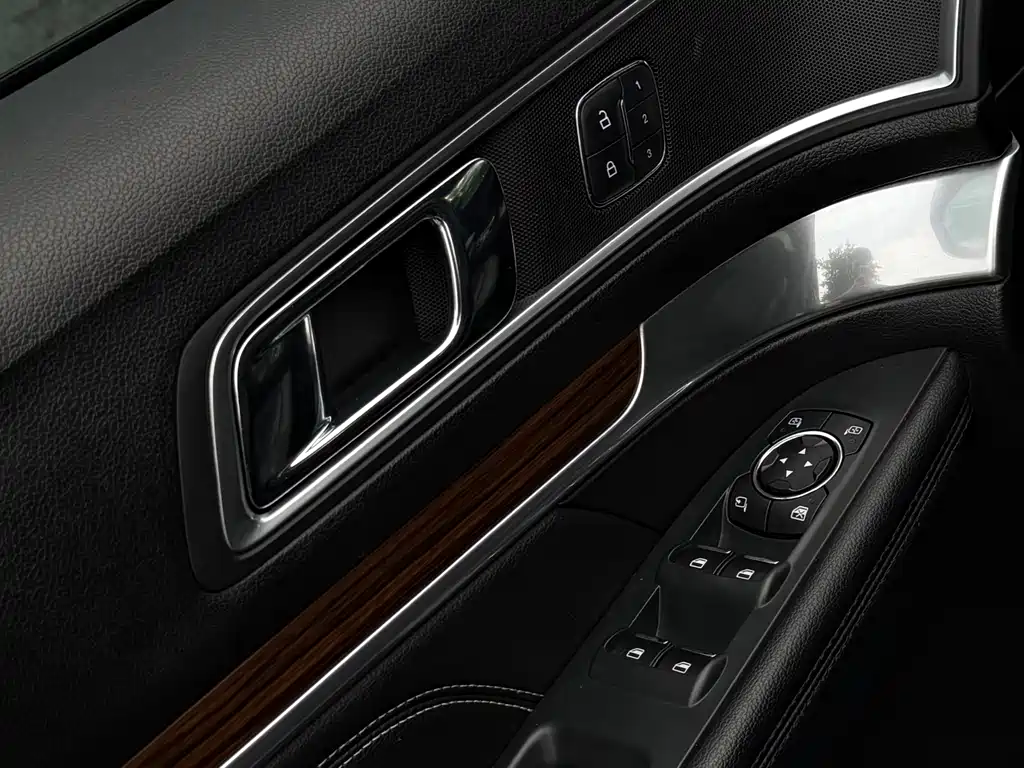 Ford Explorer 2016 — фото 14