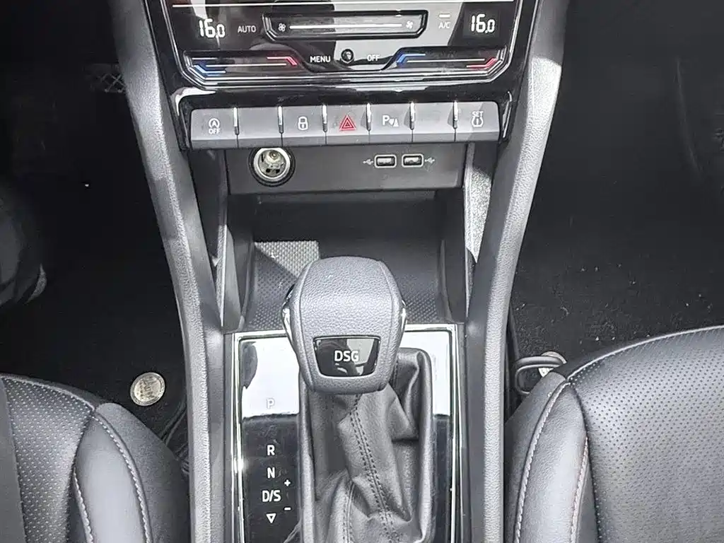 Skoda Karoq 2023 — фото 10