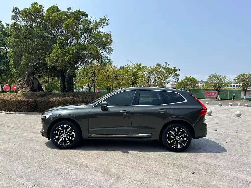 Volvo XC60 2020 — фото 12